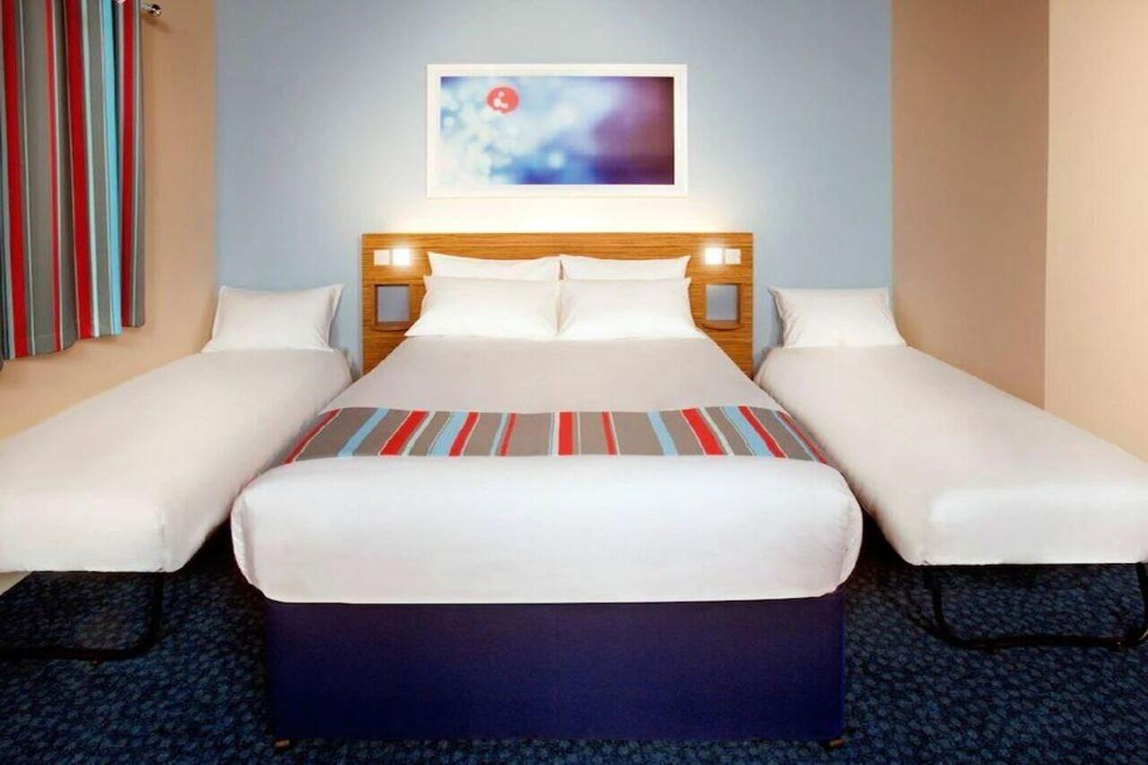 Travelodge Leatherhead Bagian luar foto